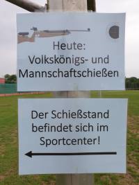 Hinweis auf dem Sportplatz